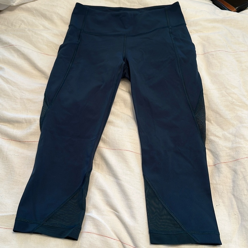 SOLD - Lululemon Women’s capris
